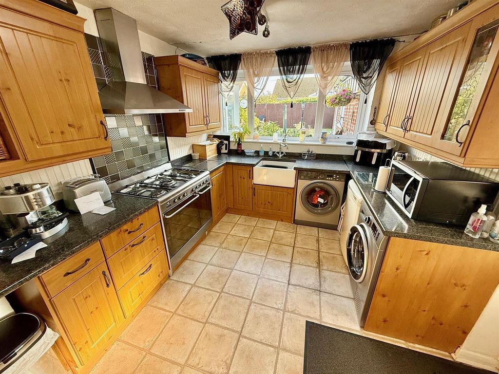 Property photo 2 of 18 Kitchen/Breakfast Room
