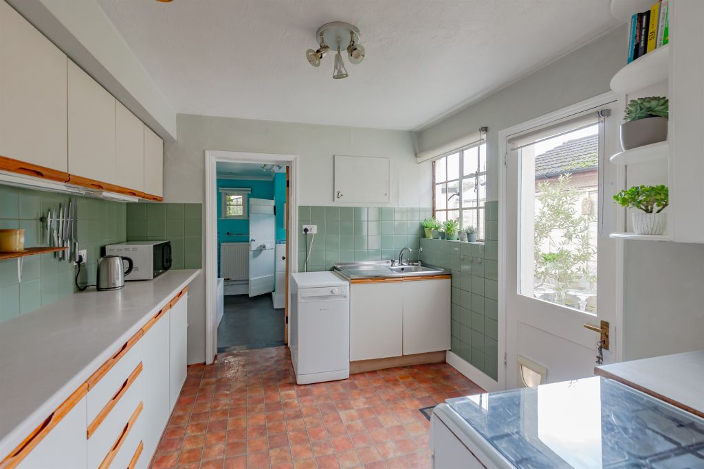 Property photo 3 of 16 Kitchen