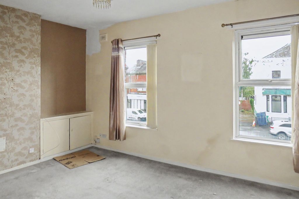 Property photo 2 of 13 30B Garstang Road, Preston, Lancashire, Pr1 1Na