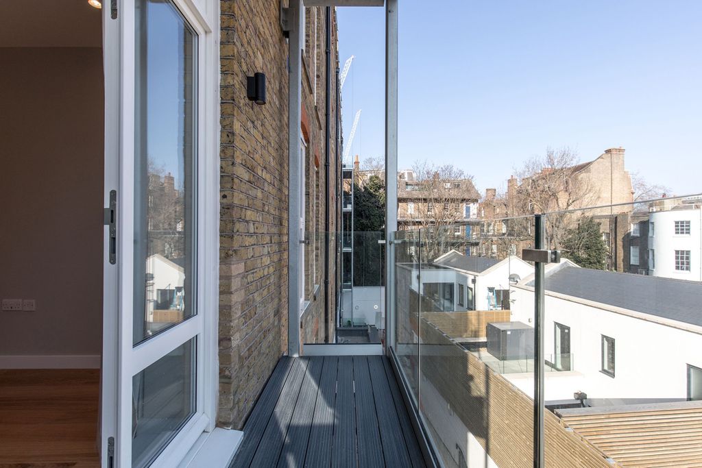 Property photo 3 of 22 Balcony