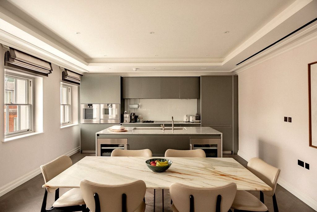 Property photo 2 of 9 Kitchen