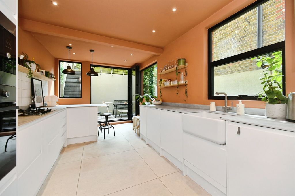 Property photo 3 of 33