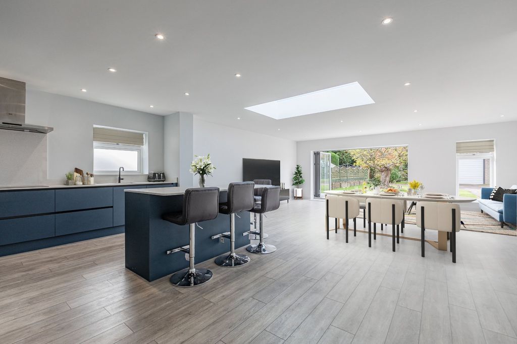 Property photo 2 of 28 Picture No. 36