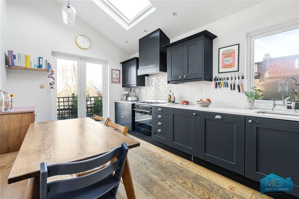 Property photo 2 of 24 Picture No. 21