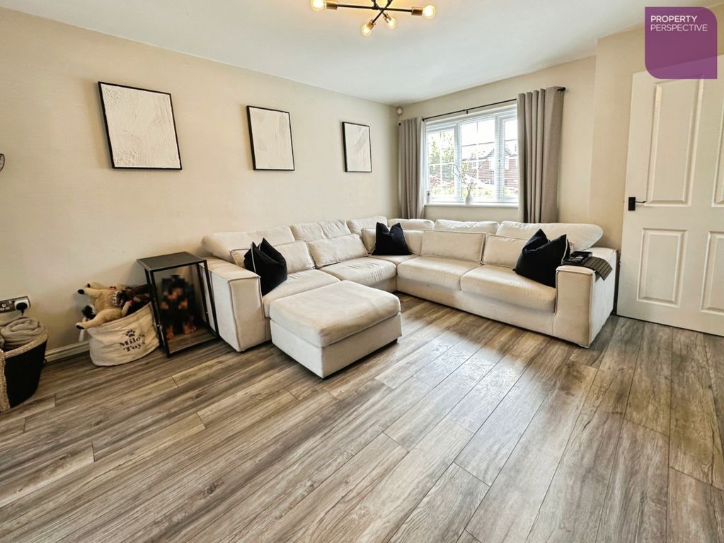 Property photo 3 of 12 Lounge