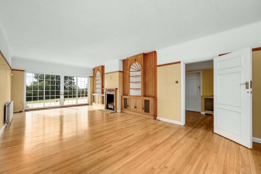 Property photo 3 of 21 Reception Room