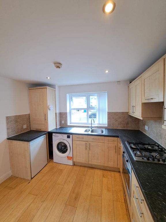 Property photo 3 of 8 Kitchen