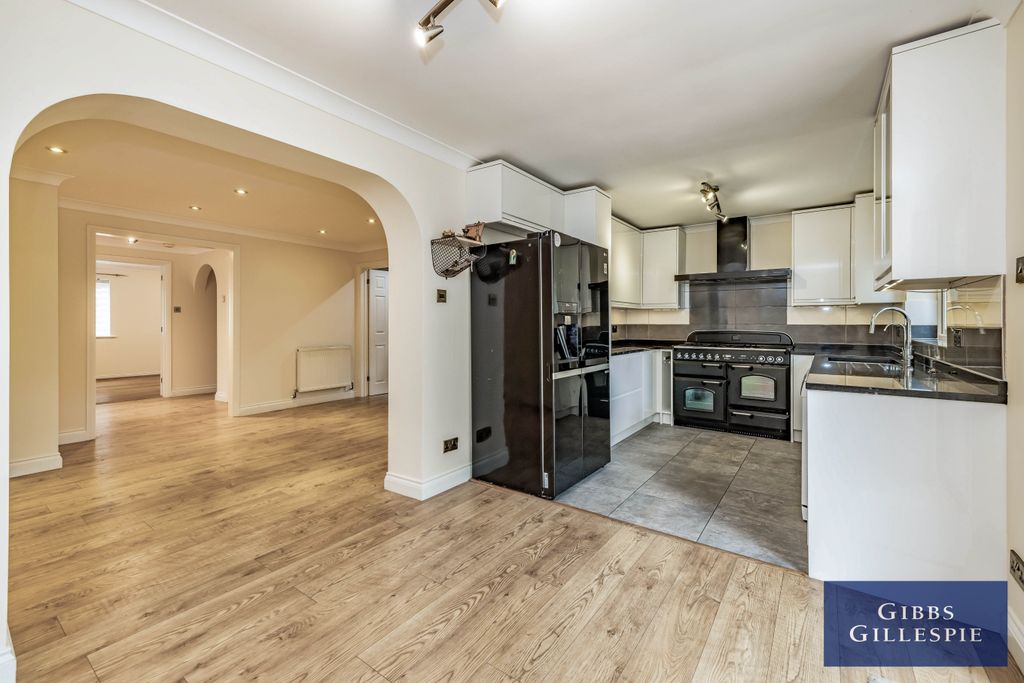 Property photo 2 of 12 1