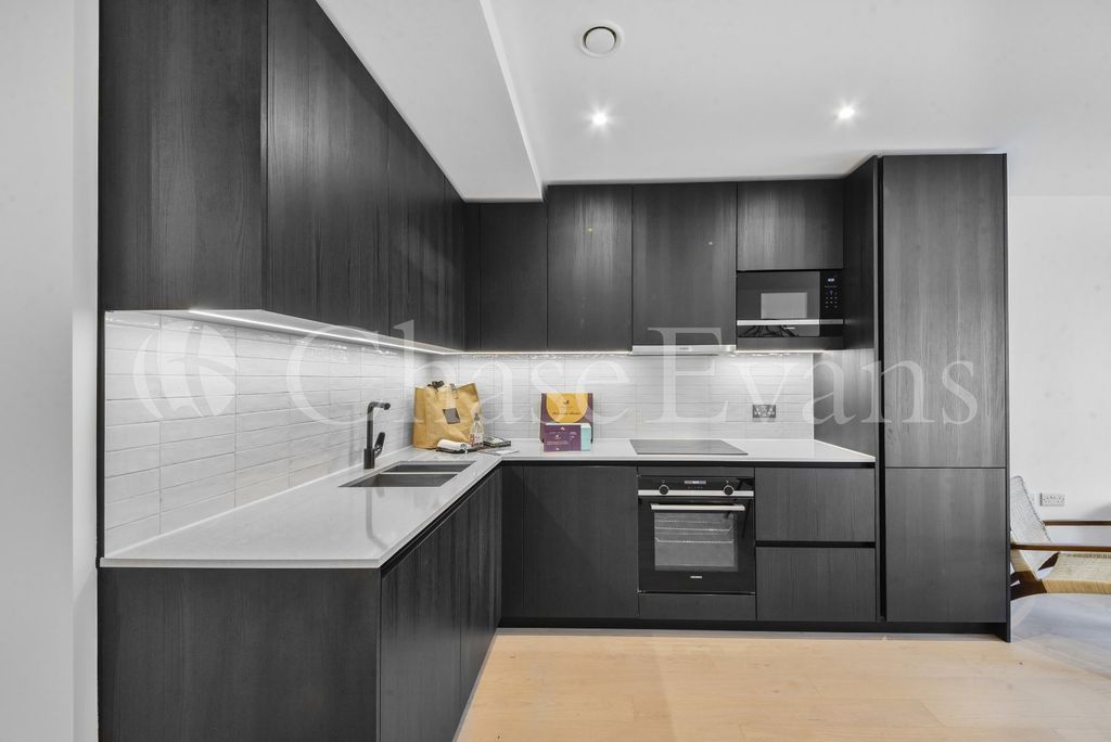 Property photo 3 of 17 Kitchen