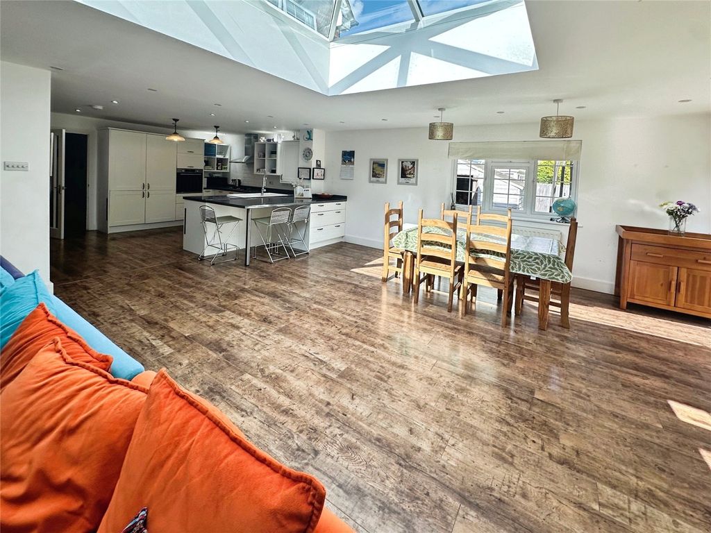 Property photo 2 of 13 Picture No. 15