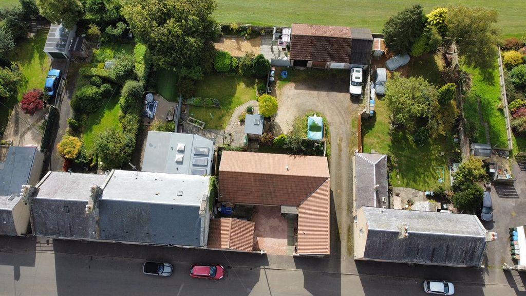 Property photo 2 of 25