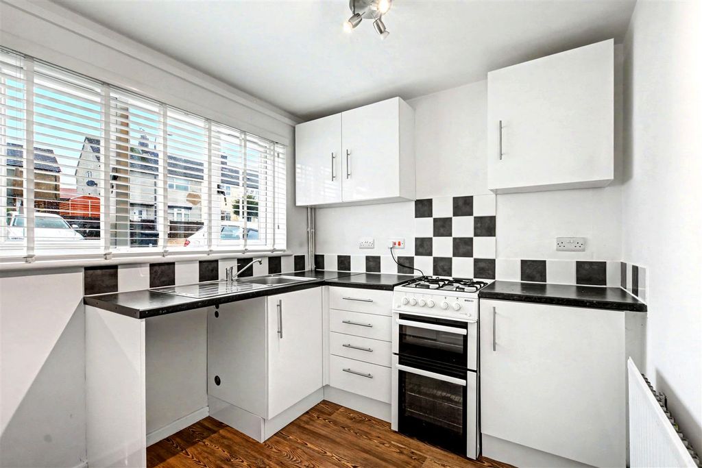 Property photo 3 of 11 Kitchen (1).Jpeg