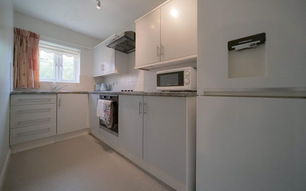 Property photo 3 of 8 Kitchen