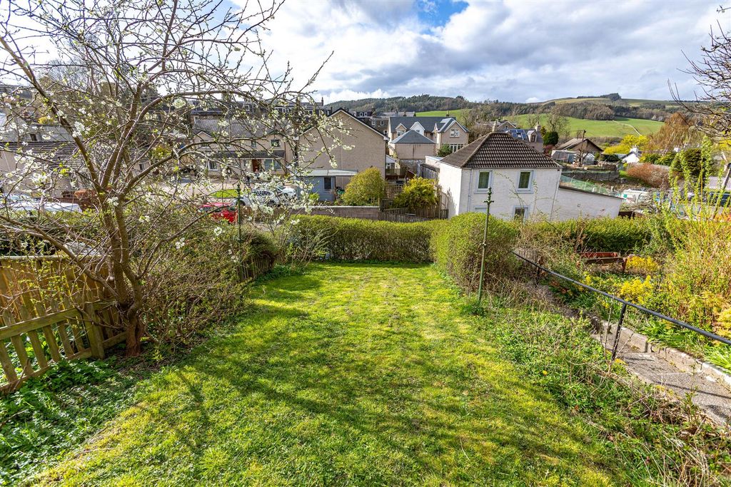 Property photo 2 of 19 28 Mil Street Selkirk 51.Jpg