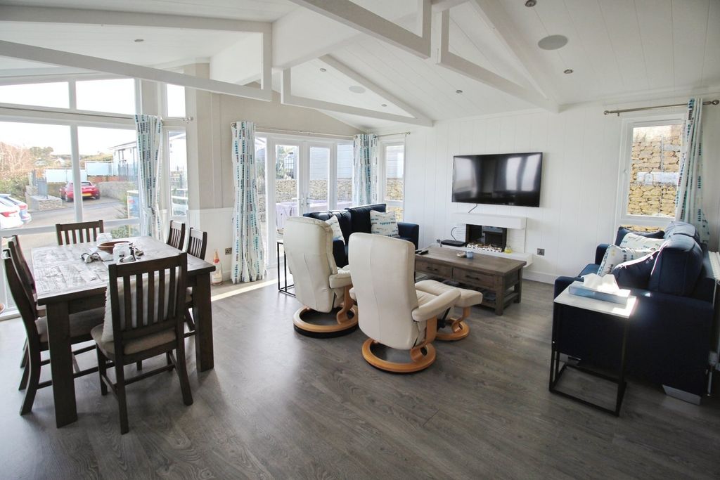 Property photo 2 of 16 Open Plan Living