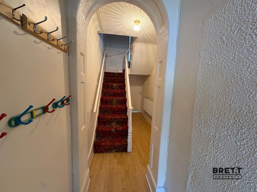 Property photo 2 of 12 Hallway