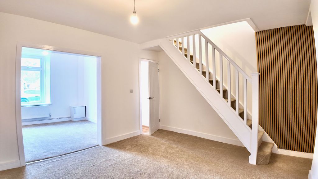 Property photo 2 of 27