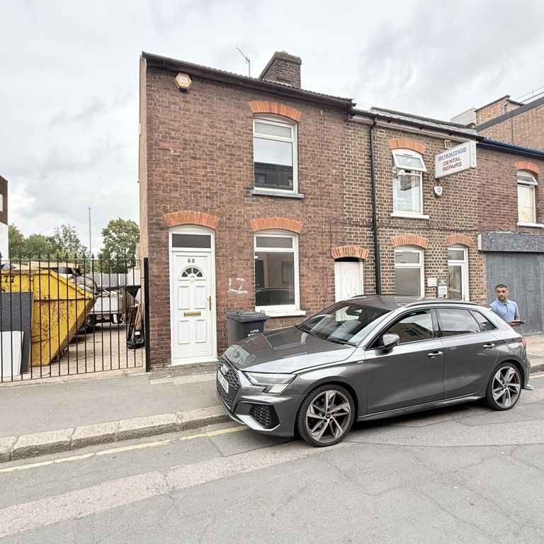Property photo 1 of 10 2 Bed End-Terrace House To Rent Collingdon Street, Luton Lu1 1Rx