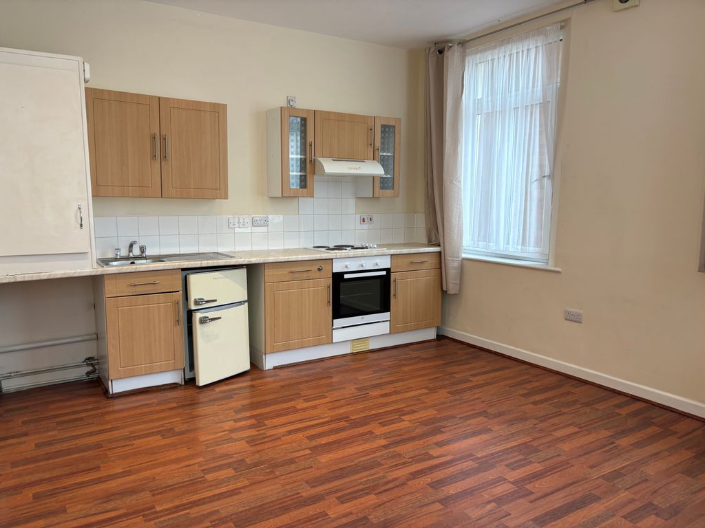 Property photo 2 of 6 Kitchen