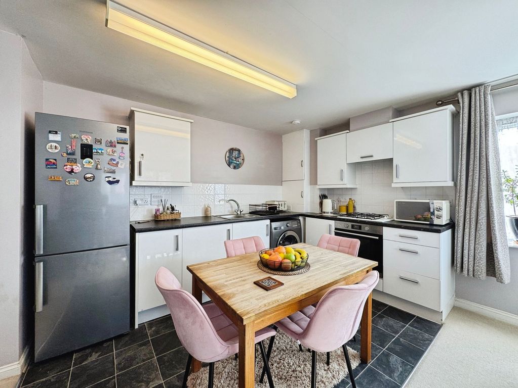 Property photo 2 of 11 Kitchen