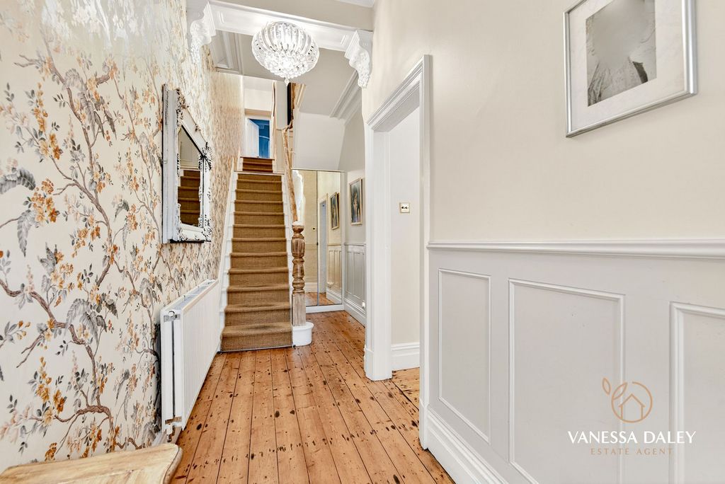 Property photo 2 of 50