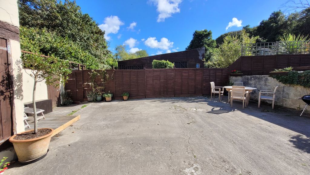 Property photo 2 of 9