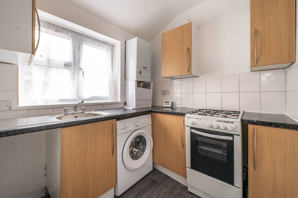 Property photo 3 of 6