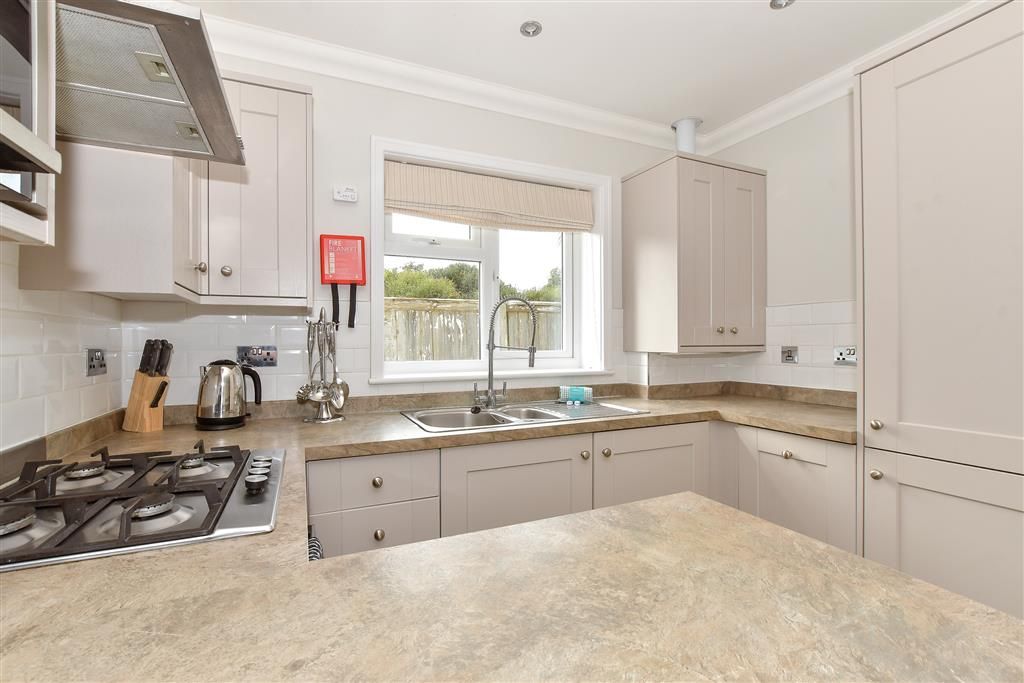 Property photo 1 of 11 Kitchen