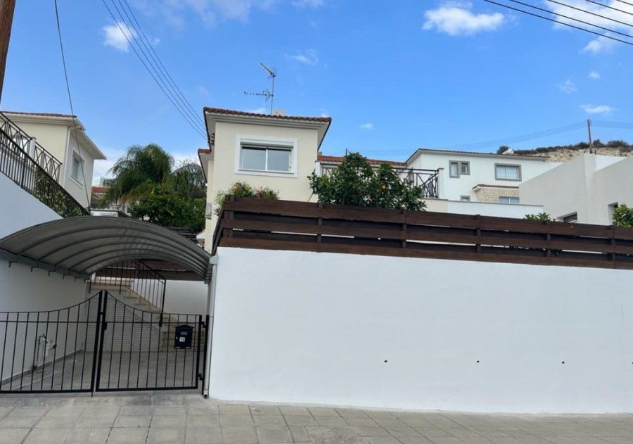 Property photo 3 of 18