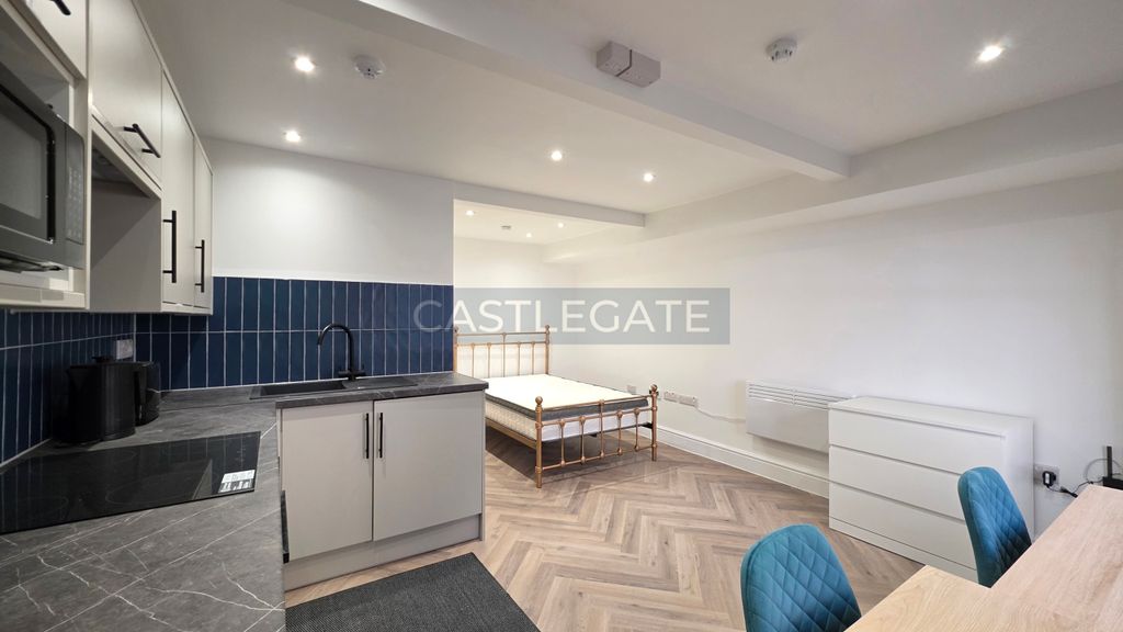 Property photo 2 of 10 The Flyboat, Flat 2, 6 Colne Street, Huddersfield, HD1 3Bs (11)