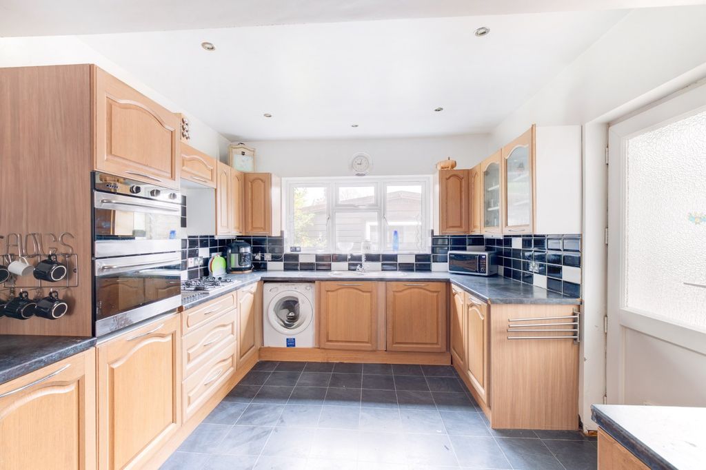 Property photo 2 of 22 Picture No. 08