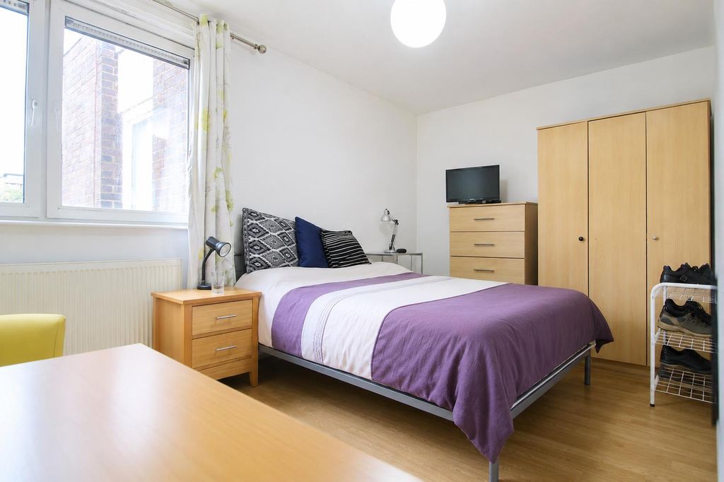 Property photo 2 of 7 Bed2.Png