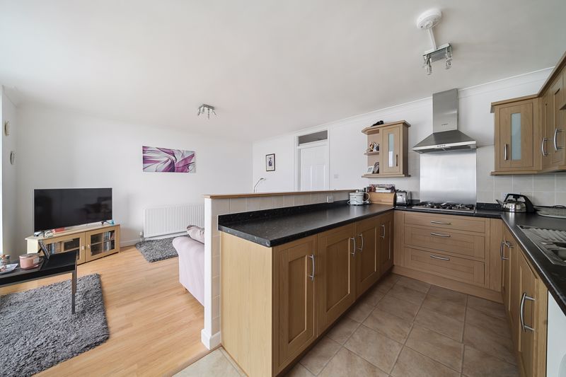 Property photo 3 of 18 Kitchen
