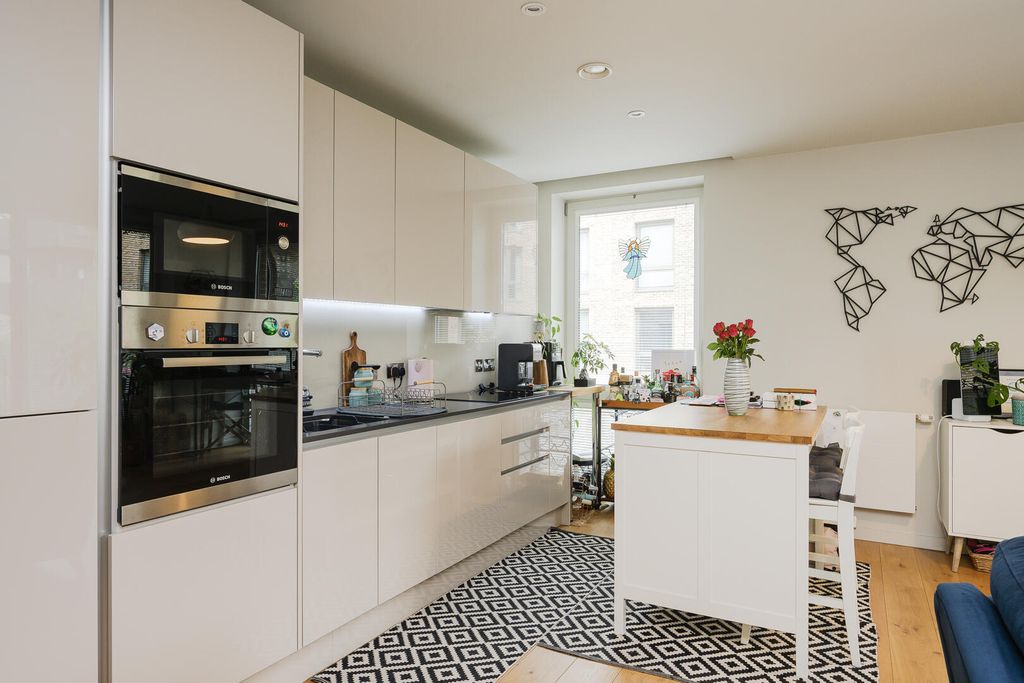 Property photo 3 of 12 Kitchen