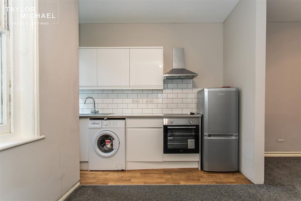 Property photo 2 of 11 Kitchen