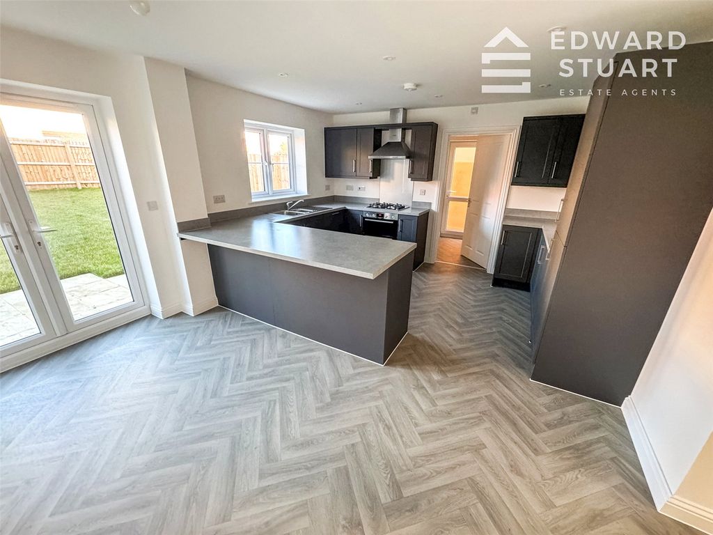 Property photo 2 of 19 Picture No. 17