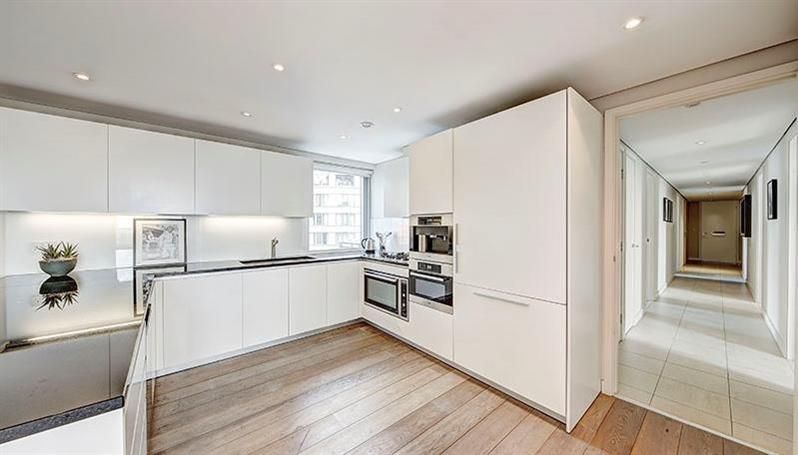 Property photo 2 of 11 Kitchen