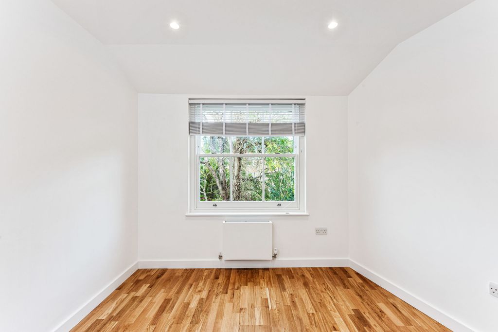 Property photo 2 of 11 Lounge