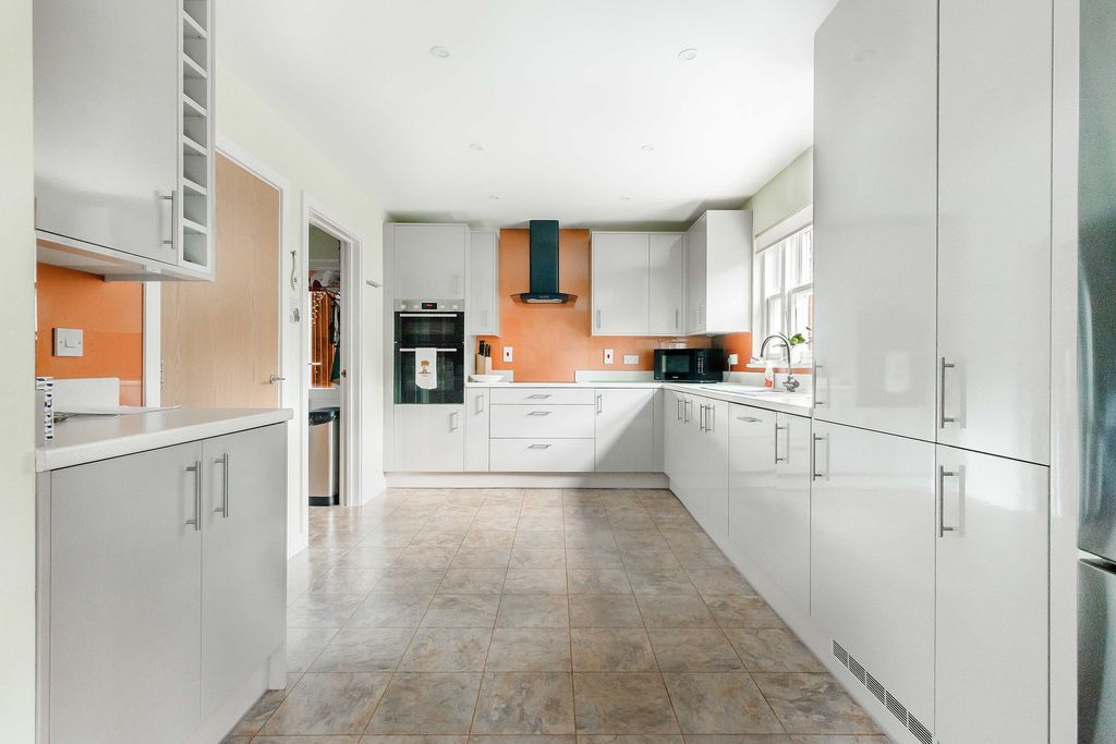 Property photo 2 of 29