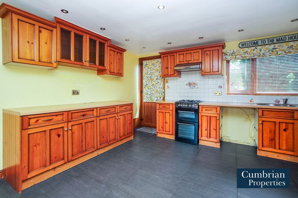 Property photo 2 of 18 Dining Kitchen