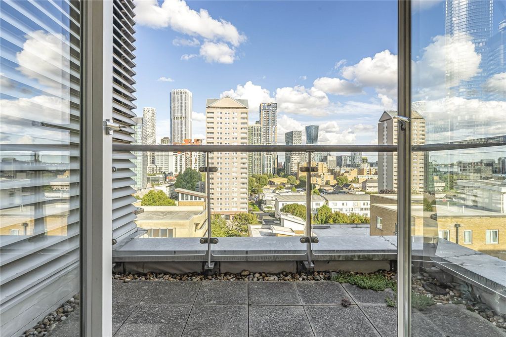 Property photo 2 of 18 Balcony