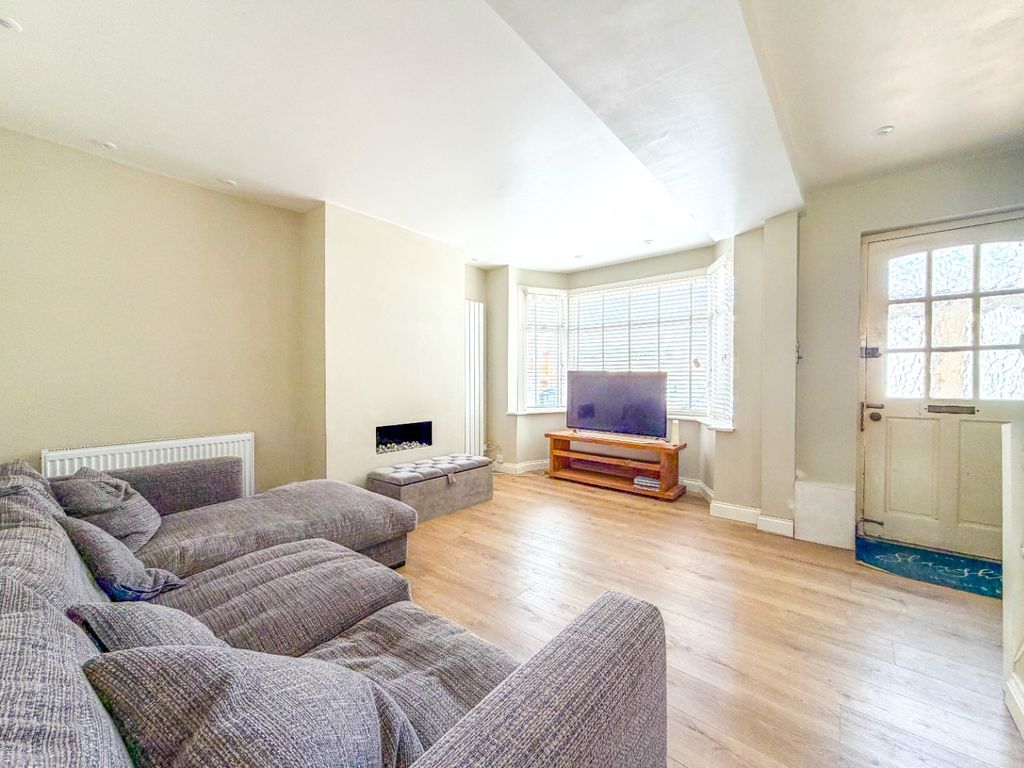 Property photo 3 of 15 4884744