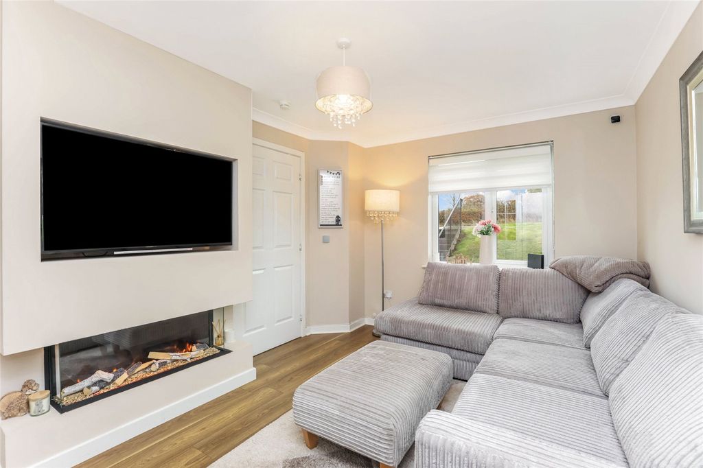 Property photo 2 of 28 Picture No. 04