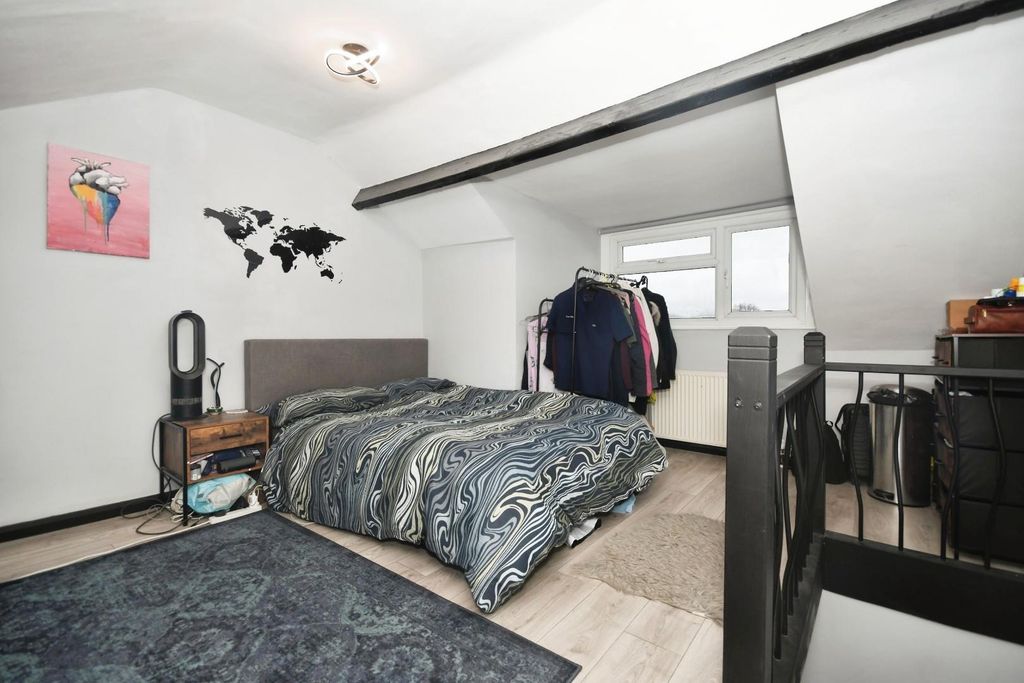 Property photo 1 of 17 Bedroom One