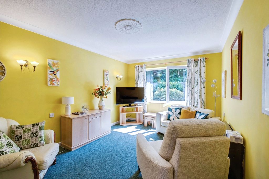 Property photo 2 of 10 Lounge