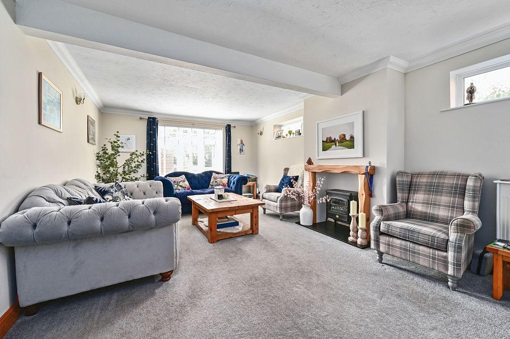 Property photo 3 of 22 Inglenook (2)