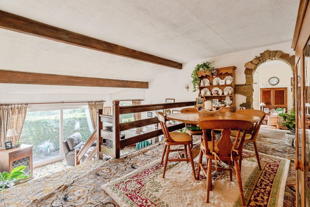 Property photo 3 of 18 Photo