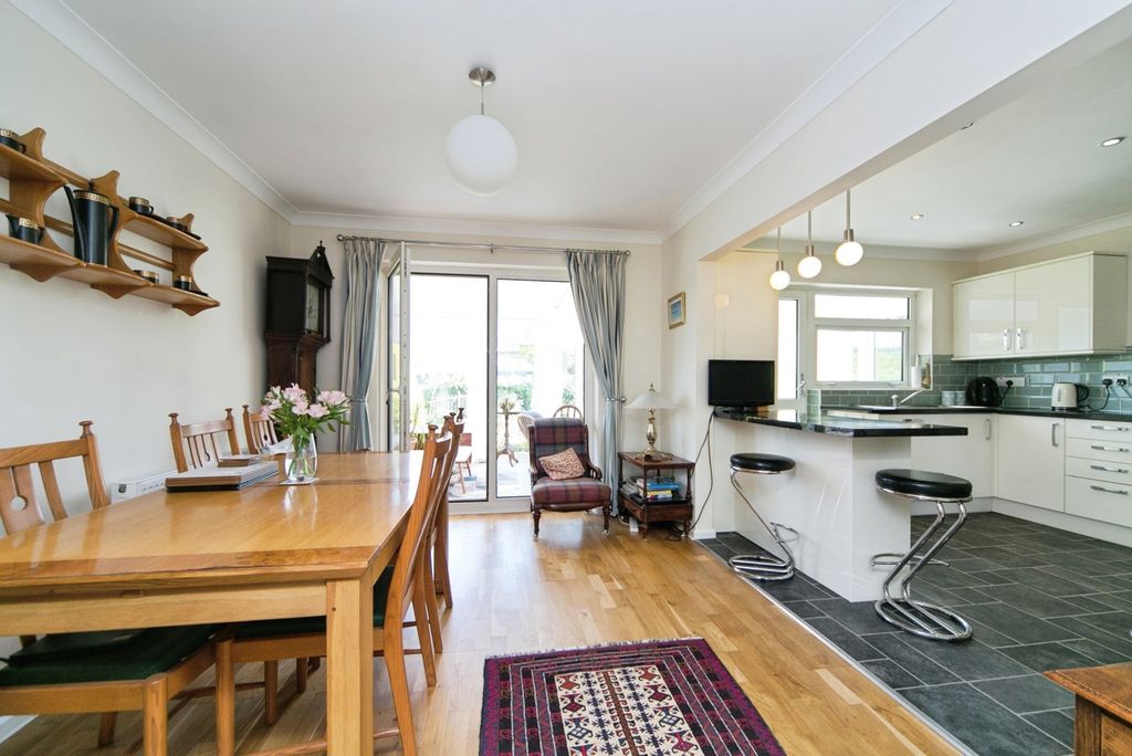 Property photo 2 of 17 Photo