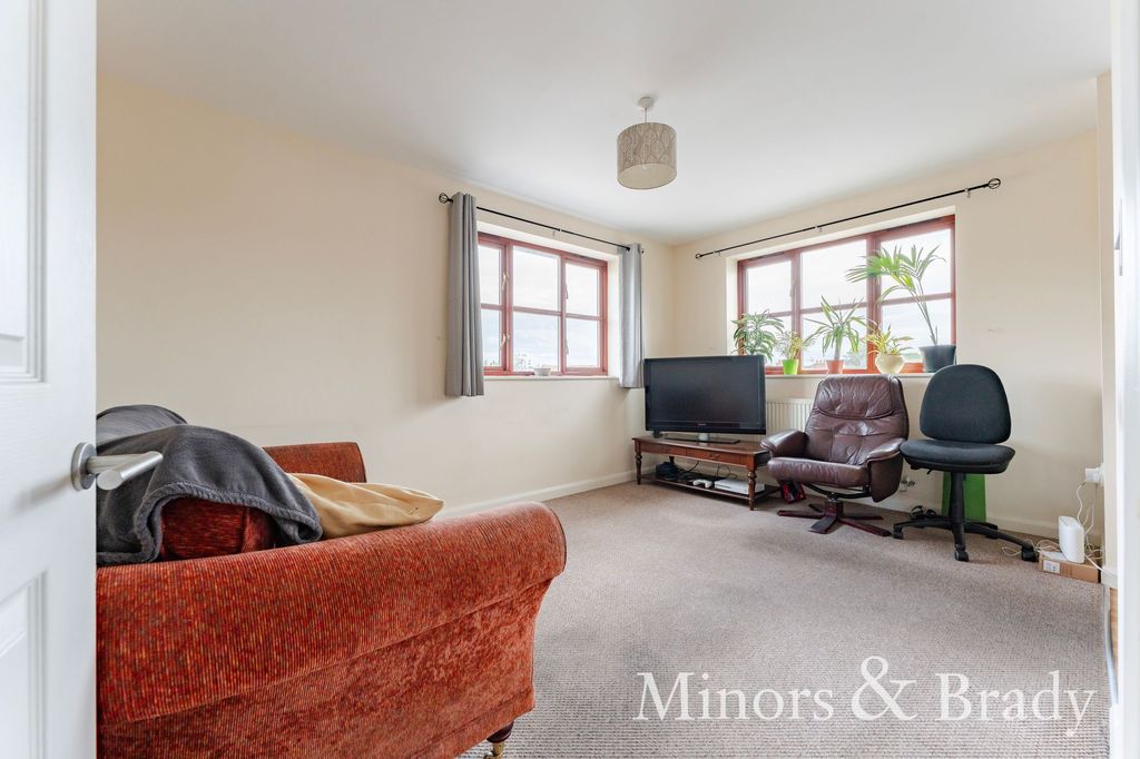 Property photo 3 of 13