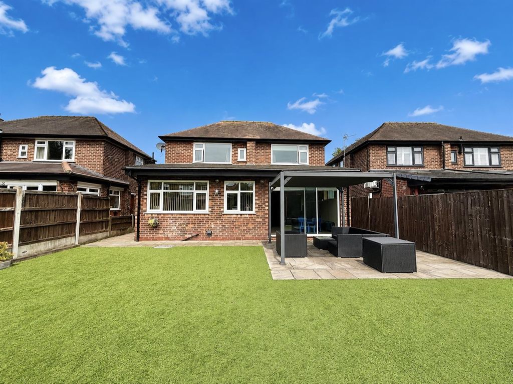 Property photo 2 of 32